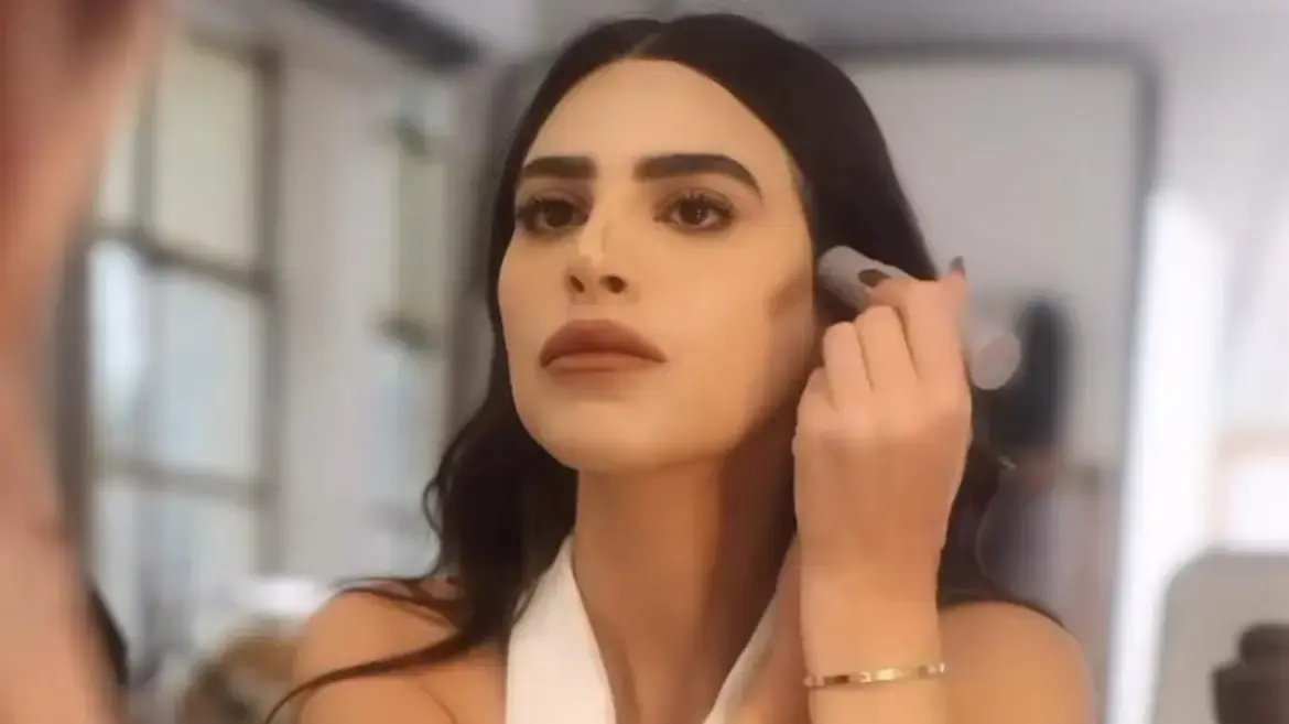 נופר מור