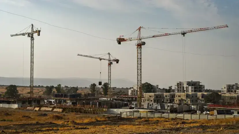 שכונה בבנייה, נדל"ן