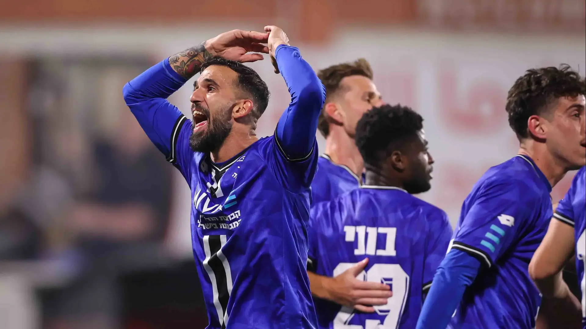 אוראל דגני שחקן הפועל פתח תקוה חוגג