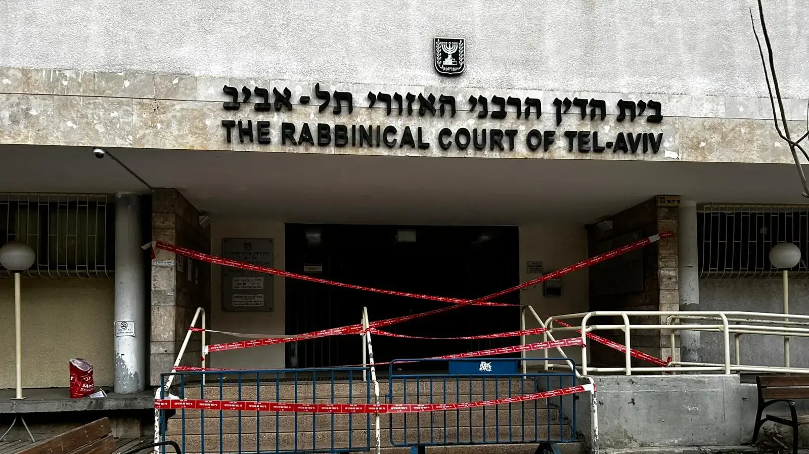 בית הדין הרבני בתל אביב חסום לכניסה בעקבות פעילות "בונות אלטרנטיבה"
