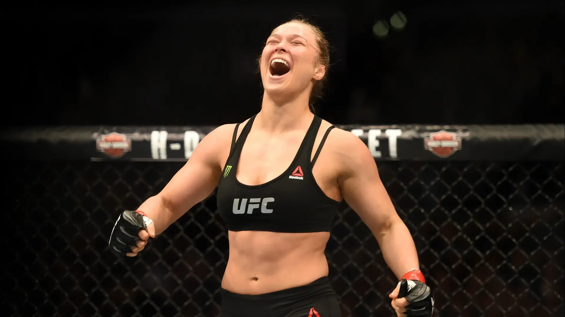 לוחמת ה-UFC רונדה ראוזי לוחמת ה-UFC רונדה ראוזי
