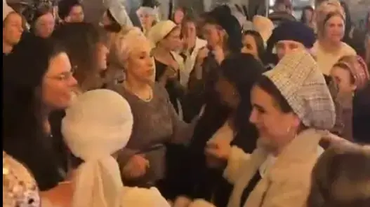 לימור סון הר מלך, איילת שקד ופנינה תמנו שטה רוקדות יחד בחתונה של שלומית, אלמנתו של אלחנן קלמנזון ז"ל