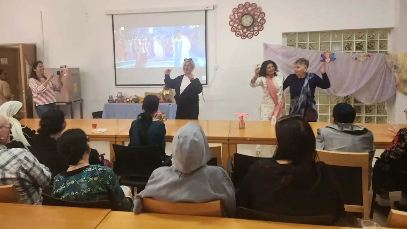 פברואר של קהילה ושמחה