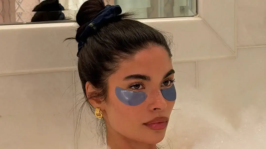 אישה באמבטיה