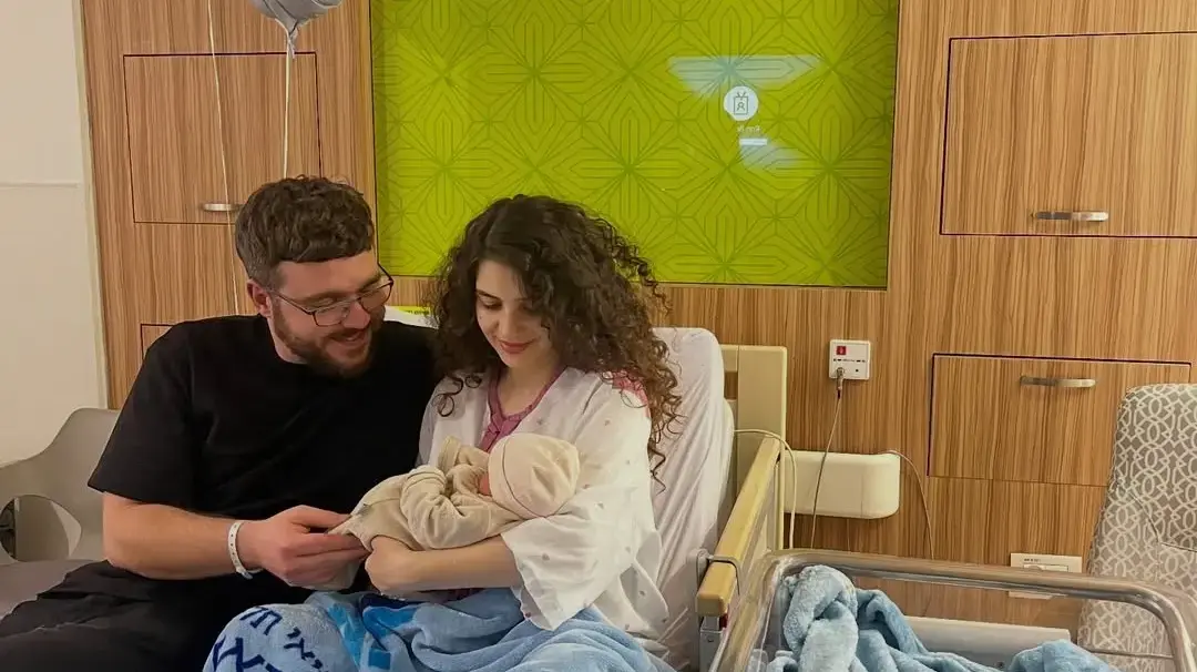 הילה הרוש הפכה לראשונה לאמא