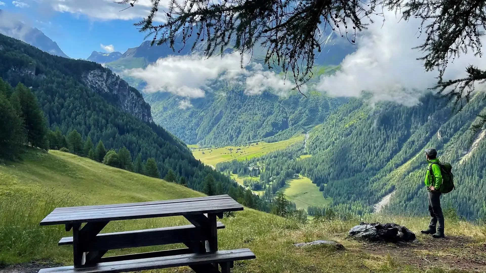 הייקינג בהרי האלפים קלאב מד PEISEY VALLANDRY