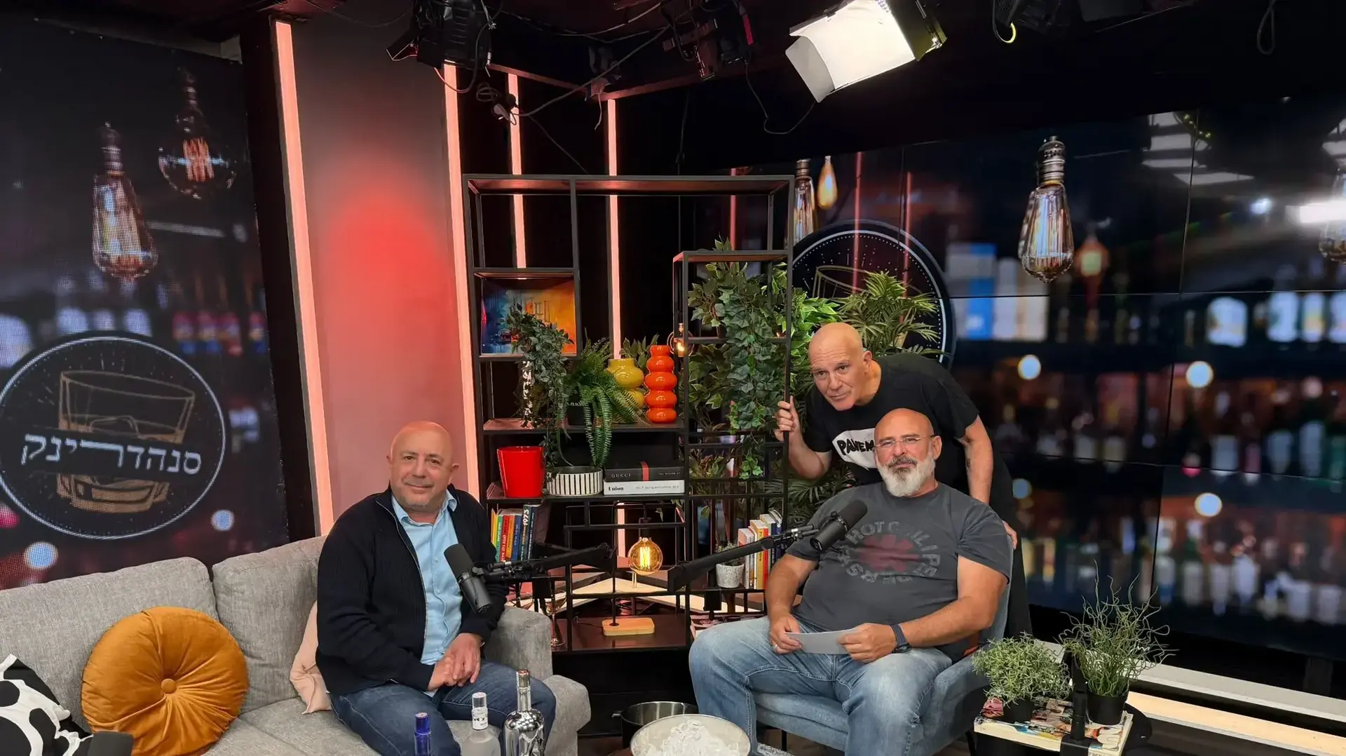 צוות סנהדרינק מארח את אריה לוקנישוק
מנהל מקצועי של חברת יורוסטנדרט בישראל לשיחה על פורים ו-וודקה