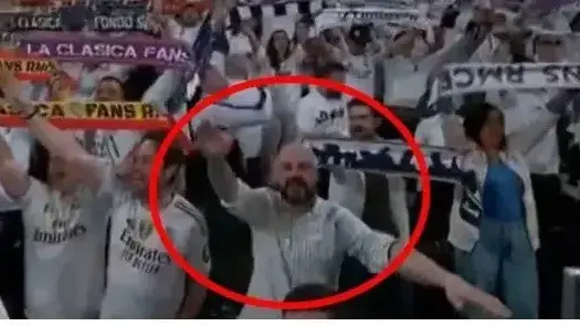 אוהד של ריאל מדריד הורחק אחרי שתועד מצדיע במועל יד ביציע אוהד של ריאל מדריד הורחק אחרי שתועד מצדיע במועל יד ביציע