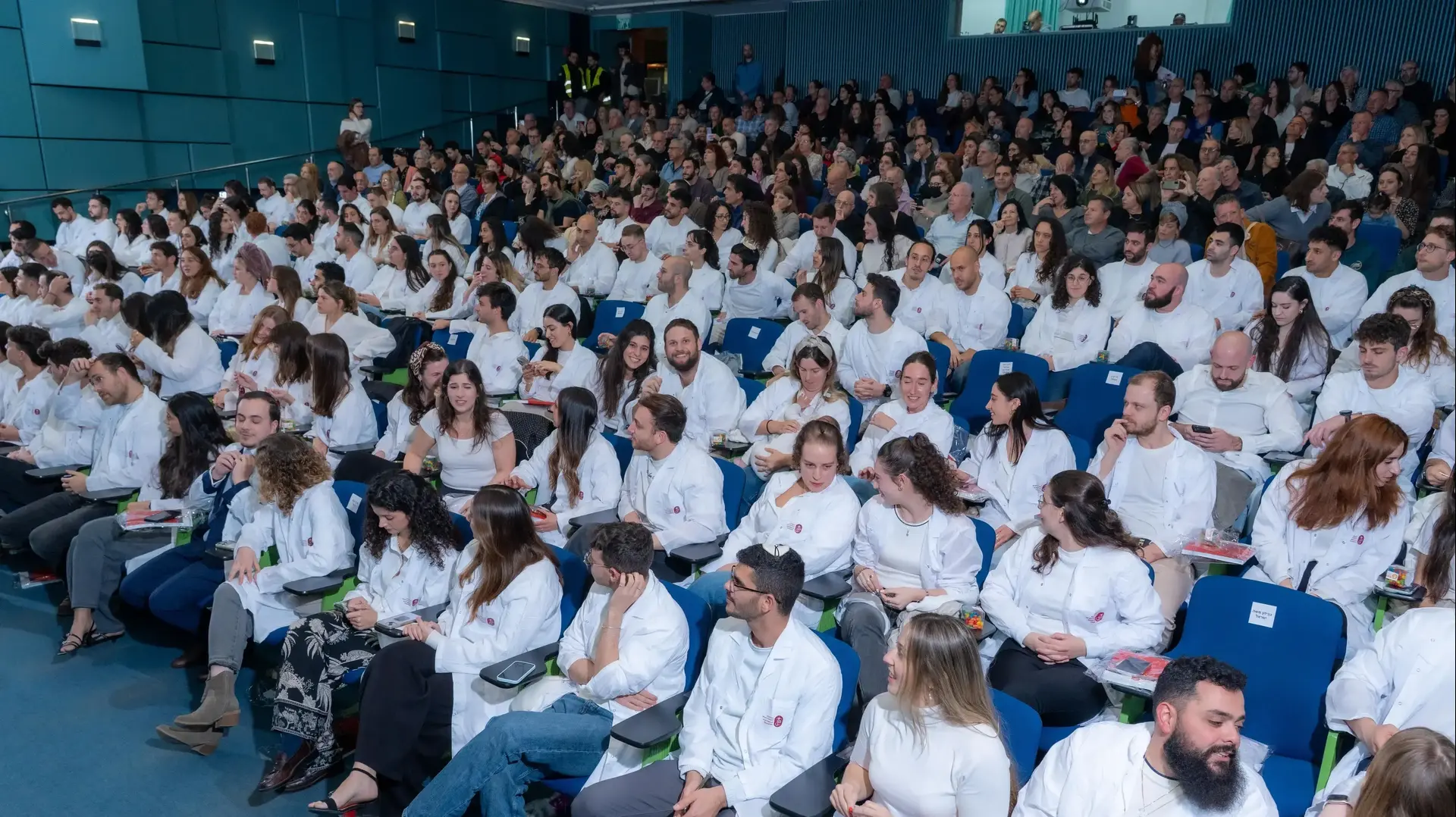 סטודנטים לרפואה מאוניברסיטת בן גוריון במעמד הכניסה להכשרה הקלינית