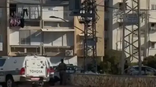 בזמן אזעקה ברחובות: שכן שלף גז פלפל לעבר אם ובתה במקלט- שלושת המעורבים עוכבו לחקירה