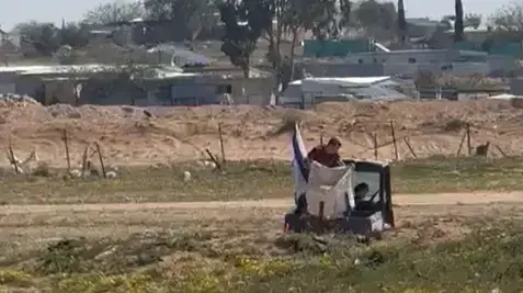 תיעוד השלכת הזבל לכאורה בשטח ביר הדאג'