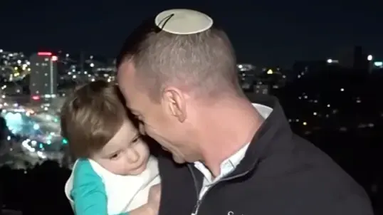 עמית סגל ובתו אליאנה בשידור