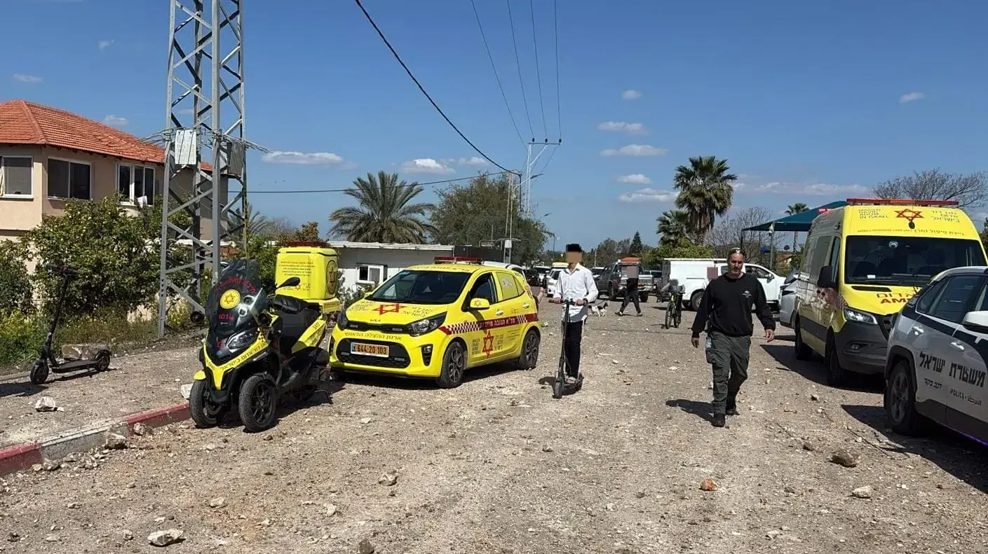 צוותי מד"א בזירת נפילה במרכז, 5 במרץ 2026