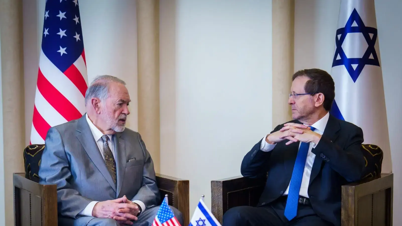 נשיא המדינה יצחק הרצוג, נפגש עם שגריר ארה״ב בישראל מייק האקבי. 6 במרץ 2026