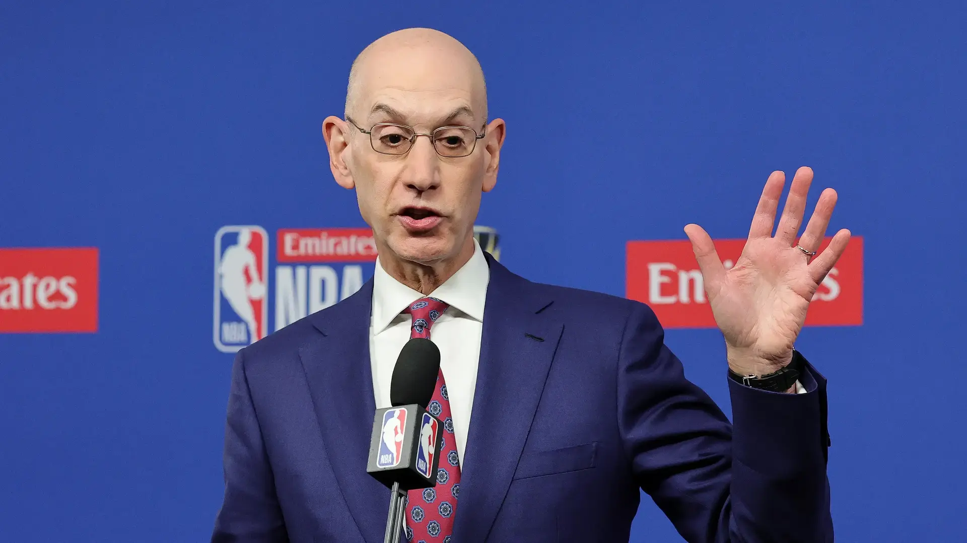 קומישנר ה-NBA אדם סילבר קומישנר ה-NBA אדם סילבר