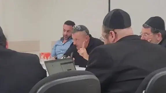 ישיבת המועצה בערד