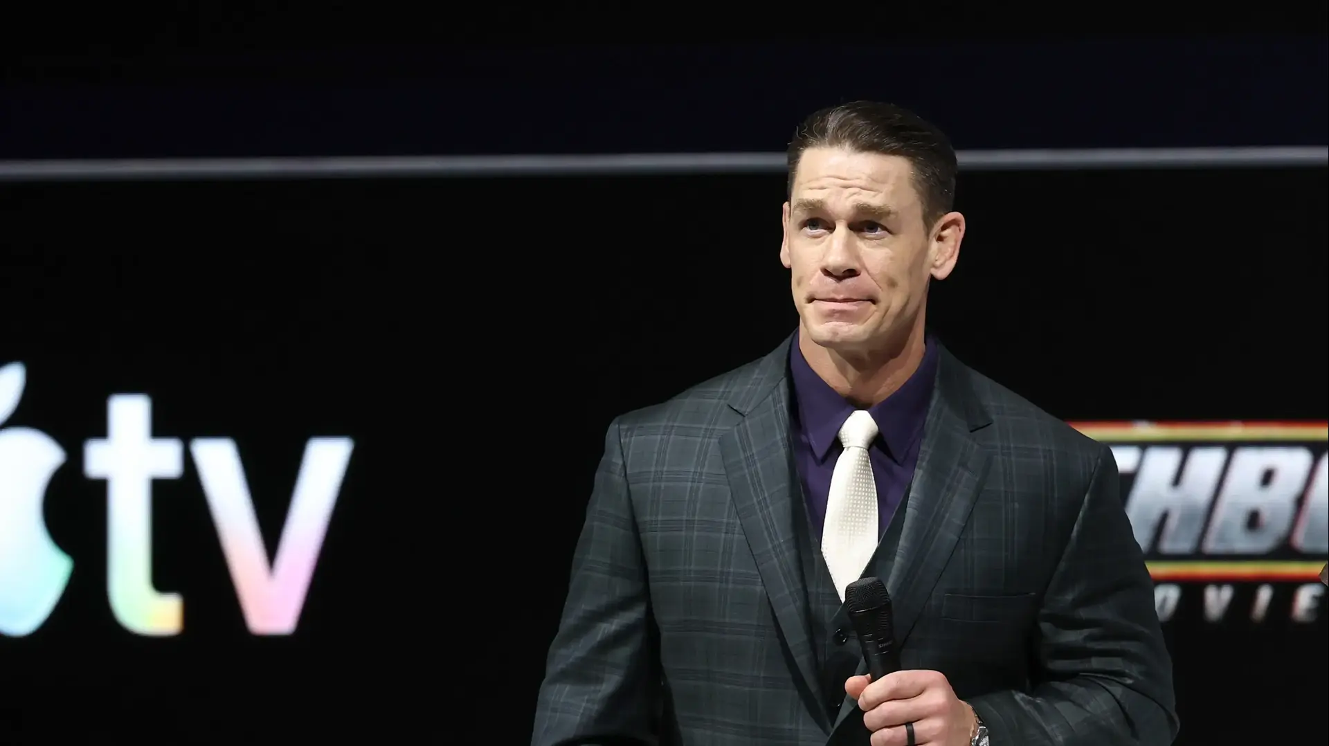 ג'ון סינה מתאבק WWE לשעבר ג'ון סינה מתאבק WWE לשעבר