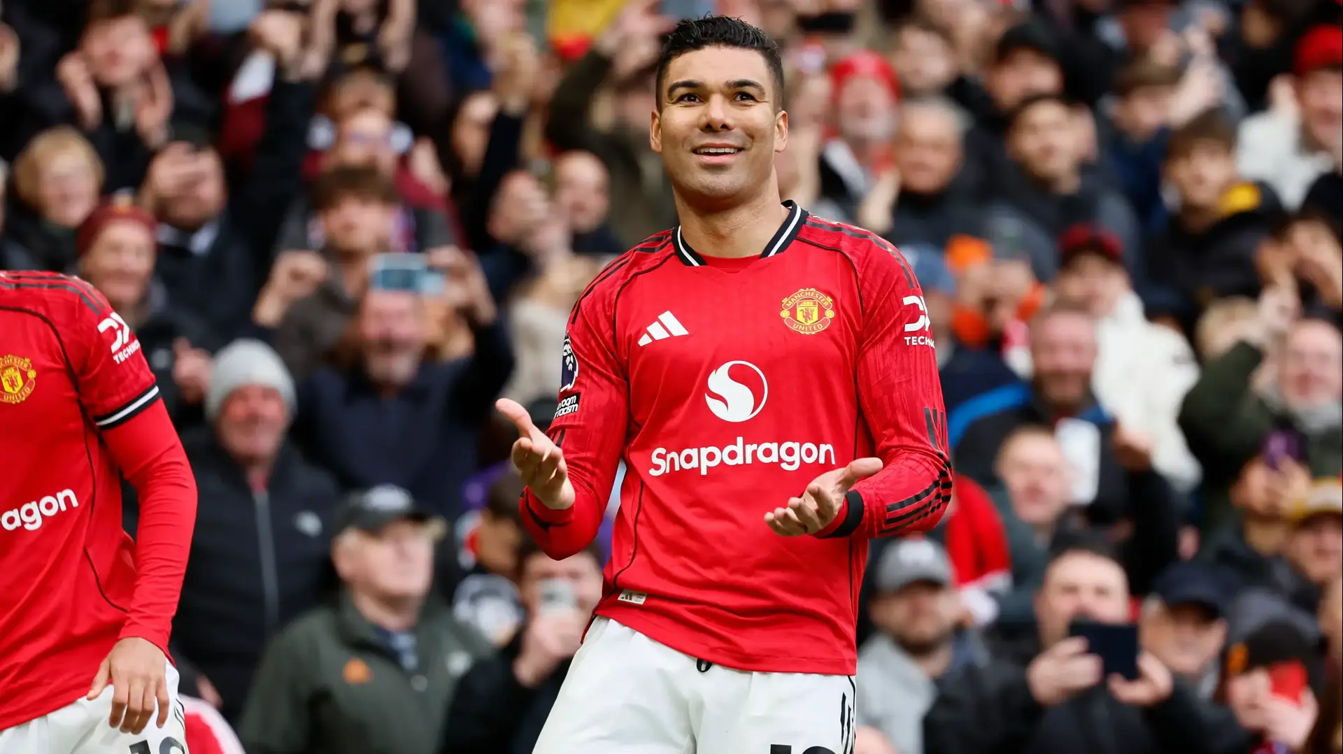 קאסמירו חוגג שער לזכות מנצ'סטר יונייטד קאסמירו חוגג שער לזכות מנצ'סטר יונייטד