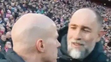 מאמן טוטנהאם איגור טודור רוצה לברך את מאמן ליברפול, ופונה לאדם אחר