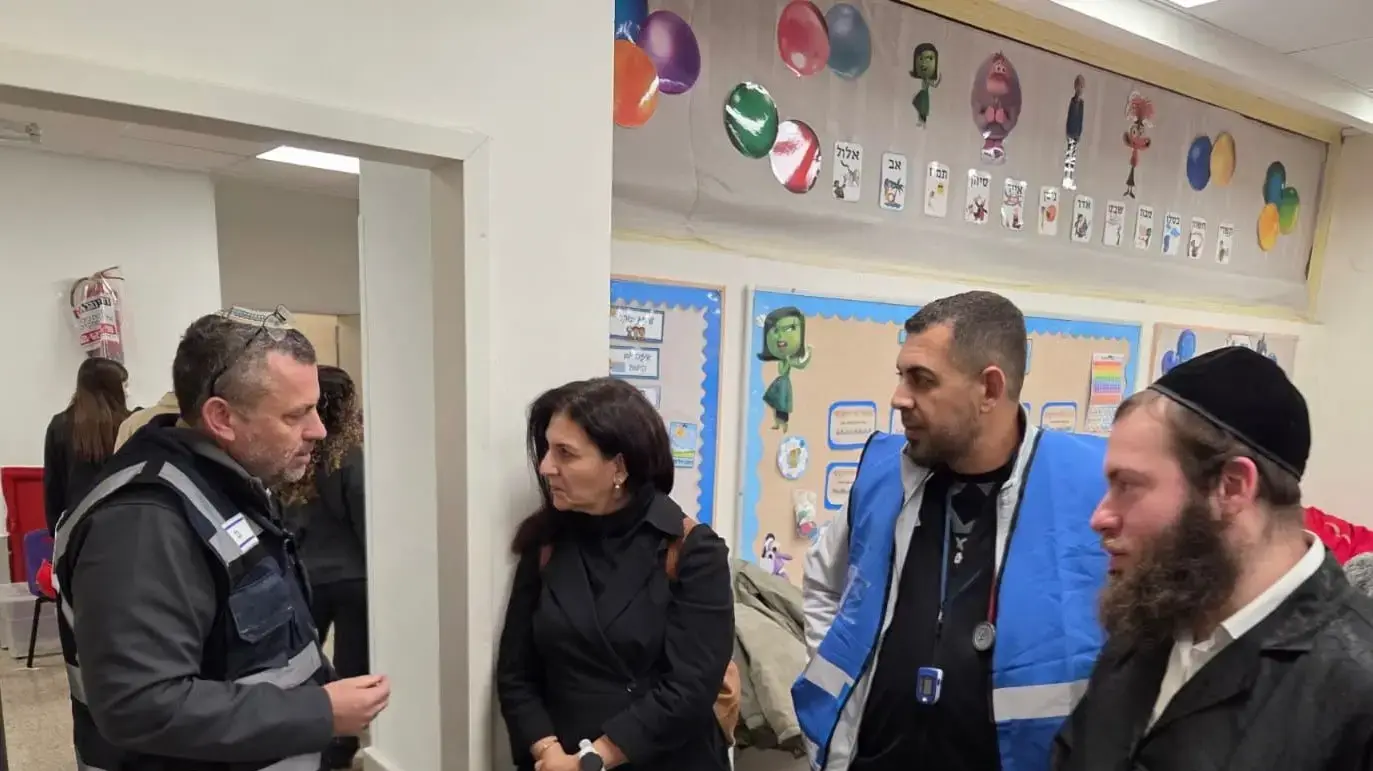 מעניקים סיוע רפואי למפונים מערד במלונות בים המלח