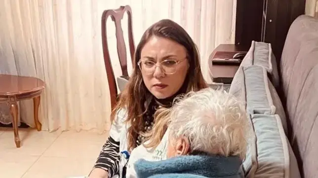 אחות כללית מחוז דרום, אנסטסיה רבינוביץ׳ סרגייסקי בביקור בביתה של ד׳