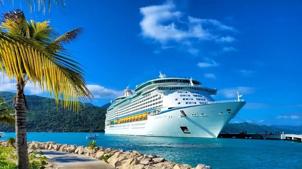 ספינת "Adventure of the Seas"