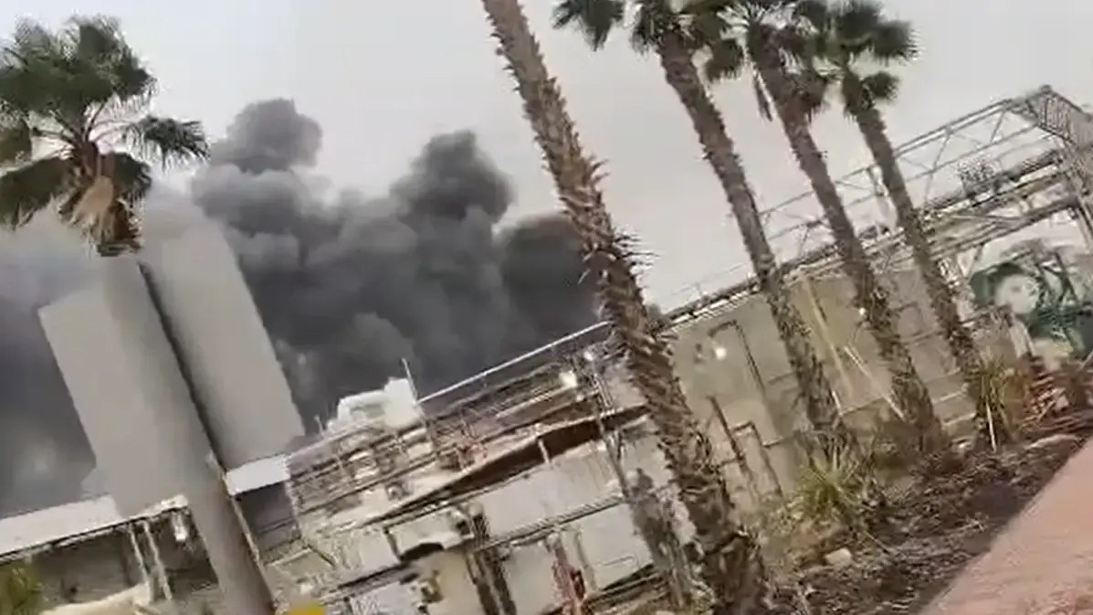 תיעוד הנזק לאחר הפגיעה במפעל בנאות חובב
