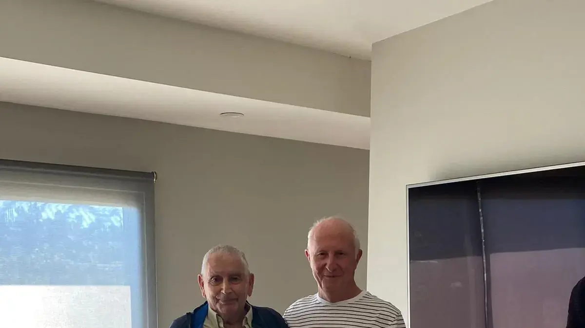 ארנלדס משמאל עם בגלייבטר מימין באמריקה