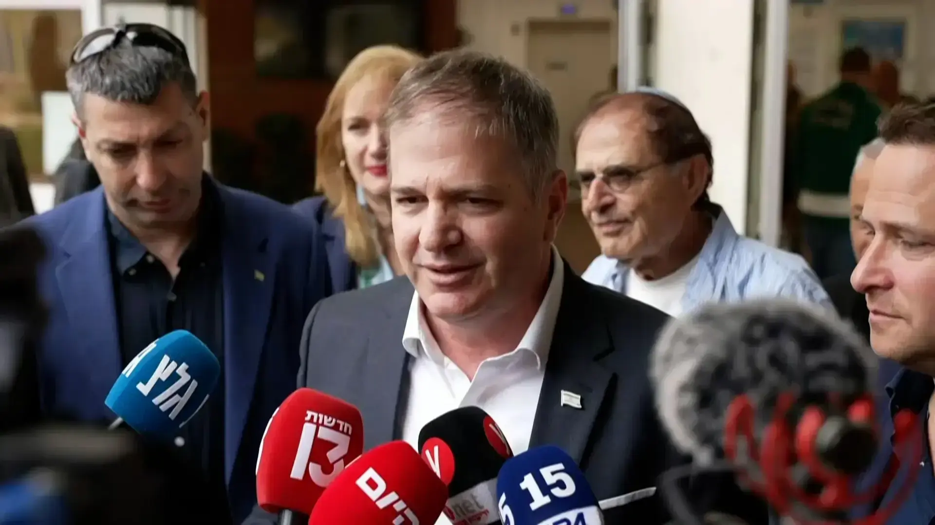 שר החינוך, יואב קיש, בהצהרה לתקשורת במסגרת ביקור בבית הספר "חביב" בראשון לציון, אשר נפגע במהלך המלחמה ושוקם