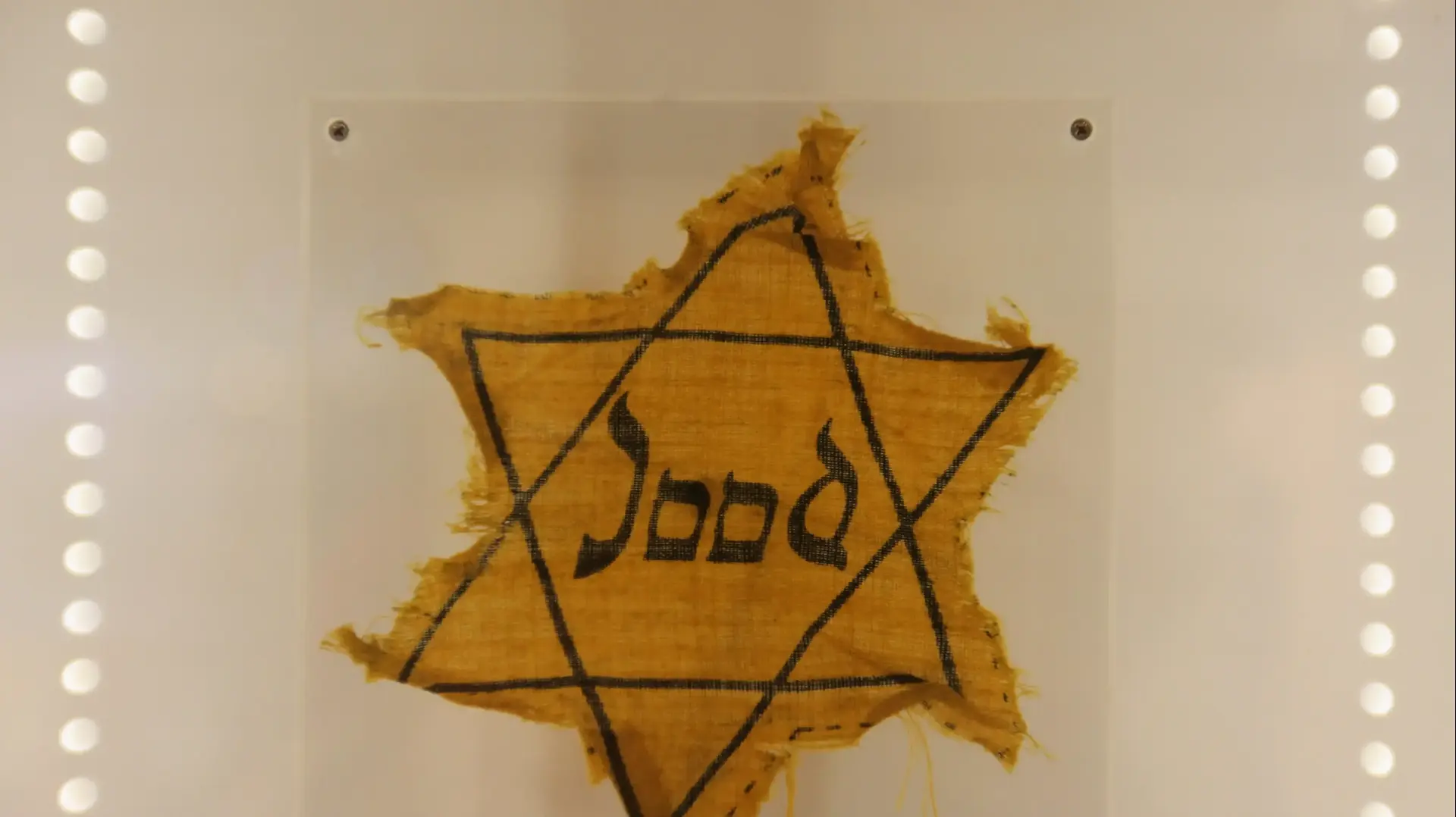 טלאי צהוב, המוזיאון היהודי, לונדון, בריטניה, 21 בינואר 2011