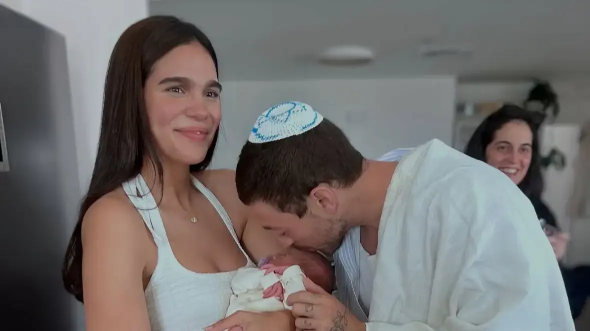 נויה אריאלי ודור טאוב חוגגים את ברית המילה של בנם נויה אריאלי ודור טאוב חוגגים את ברית המילה של בנם