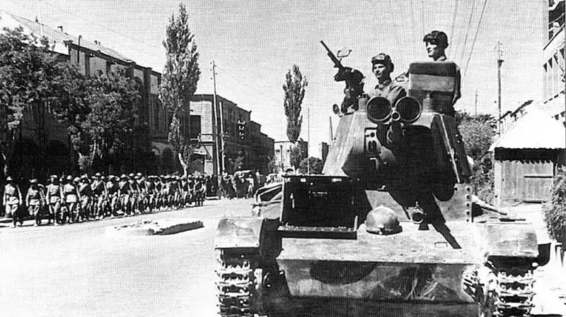 טנק סובייטי בתבריז, איראן, 1941