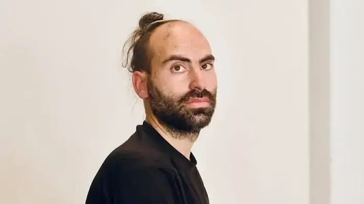 תערוכת “עורף” של ספיר גז