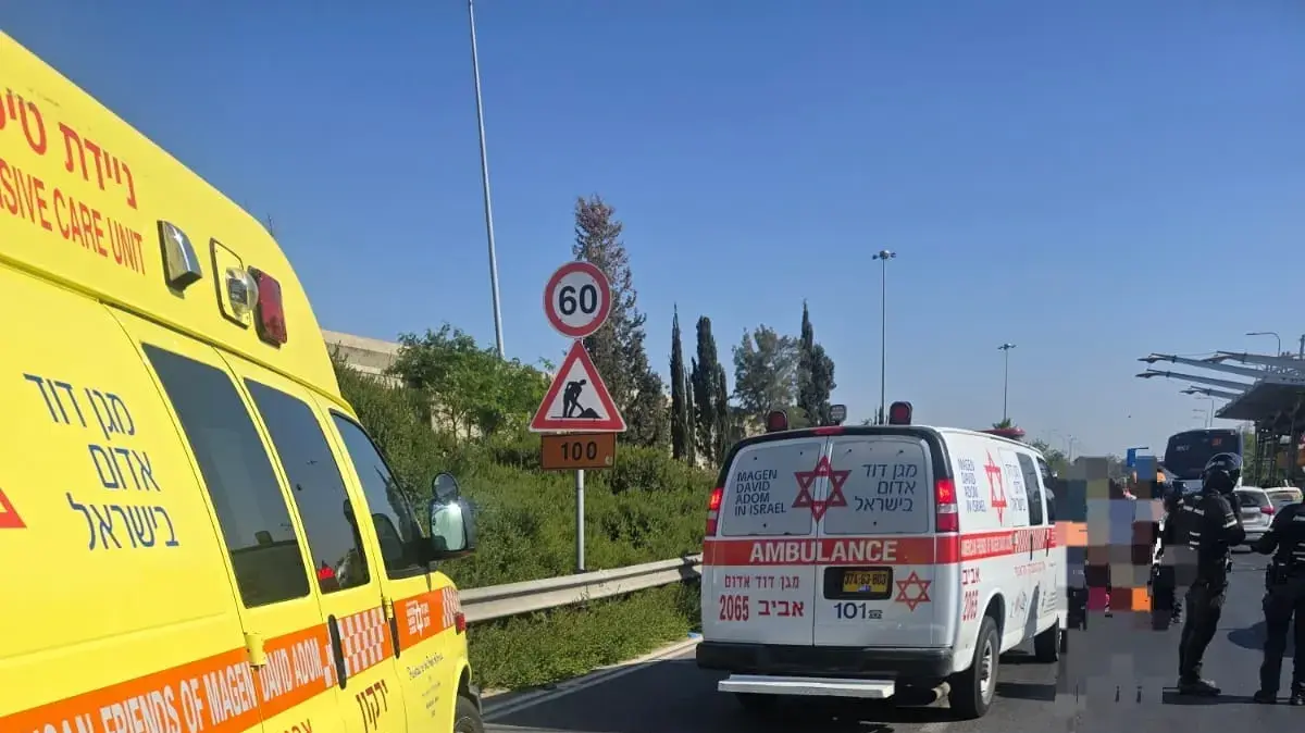 רוכב קורקינט חשמלי כבן 40 נהרג מפגיעת רכב במחלף מסובים