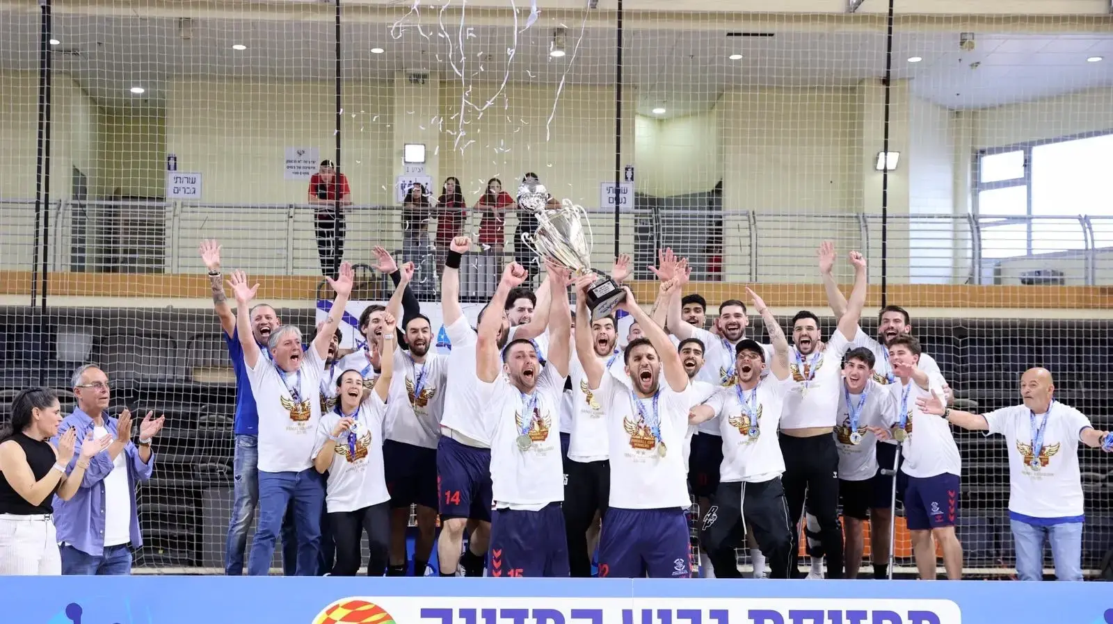 א.ס. רמת השרון חוגגת זכייה בגביע המדינה א.ס. רמת השרון חוגגת זכייה בגביע המדינה
