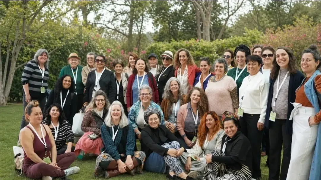 רשת אזורית של מובילות חנויות יד שנייה קהילתיות