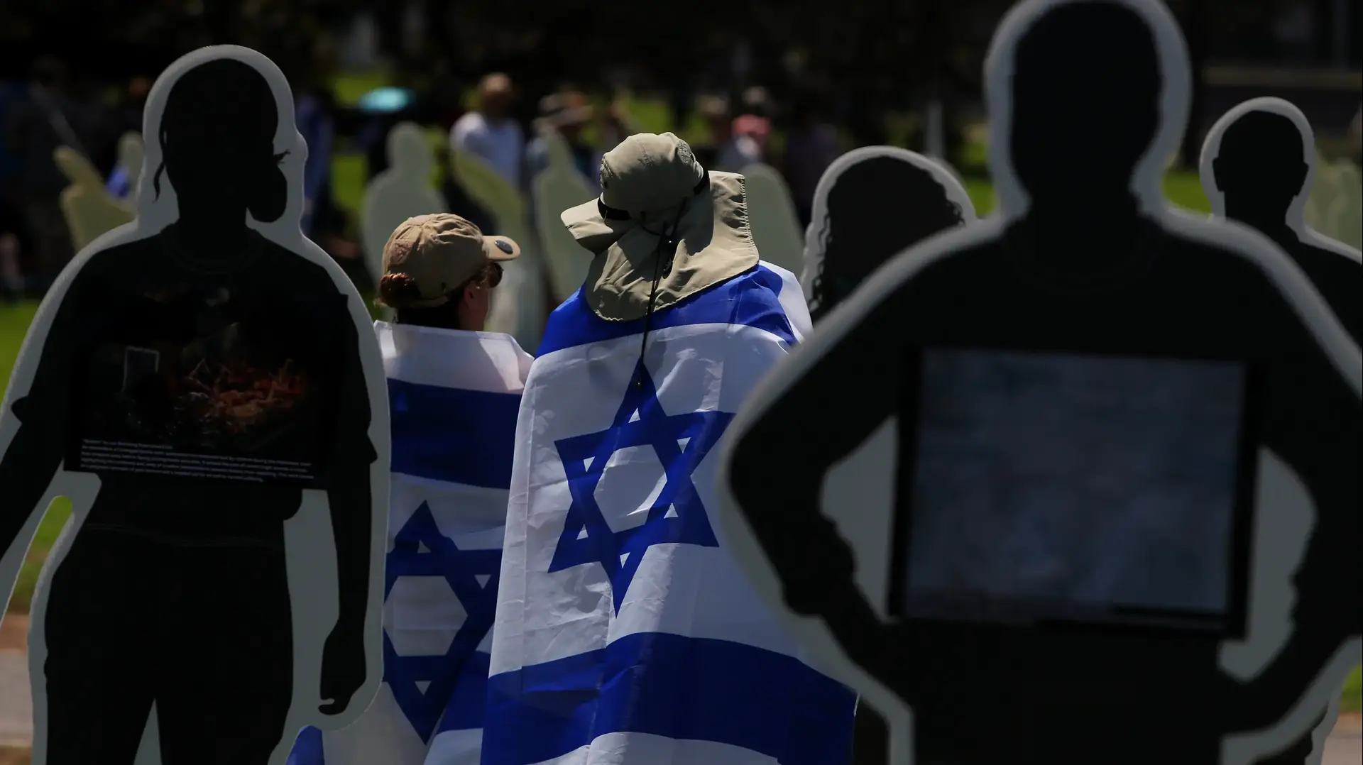 אדם עם דגל ישראל בסידני, אוסטרליה