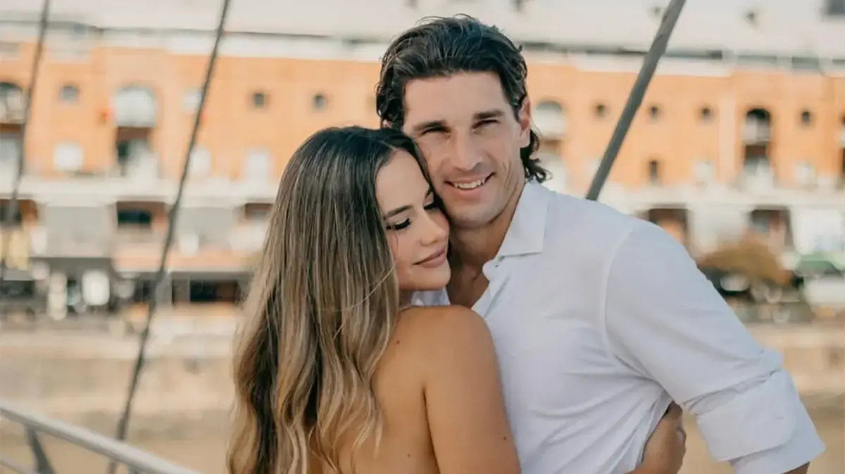 הכדורגלן דילן ז'יסי עם סינסיה פרנסיסצ'יילו הכדורגלן דילן ז'יסי עם סינסיה פרנסיסצ'יילו