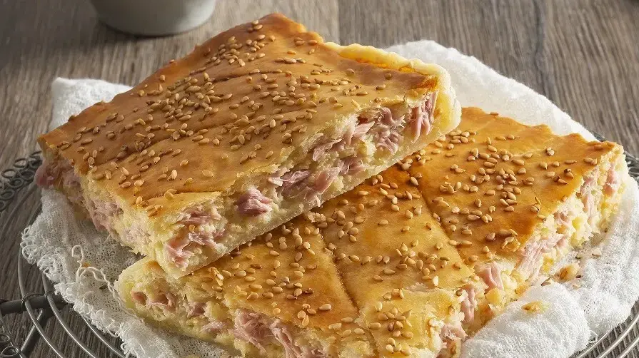 מאפה שהוא ארוחה שלמה. בורקס טונה