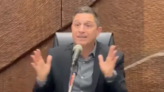 דנילוביץ' בישיבת המועצה