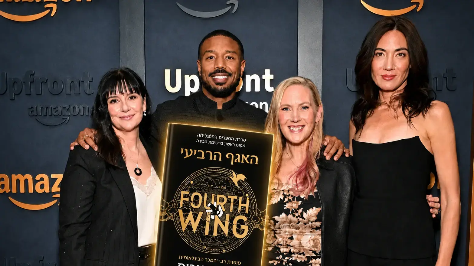מרדית' אווריל, מייקל ב' ג'ורדן, רבקה יארוס, ליסה ג'וי, האנשים מאחורי העיבוד של פריים וידאו לספרי "האגף הרביעי", באירוע האפ-פרונט של אמזון בניו יורק, מאי 2026