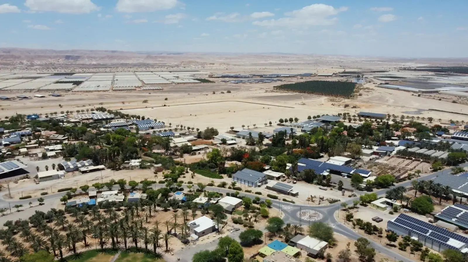 פאנלים סולאריים במושב פארן, הערבה התיכונה