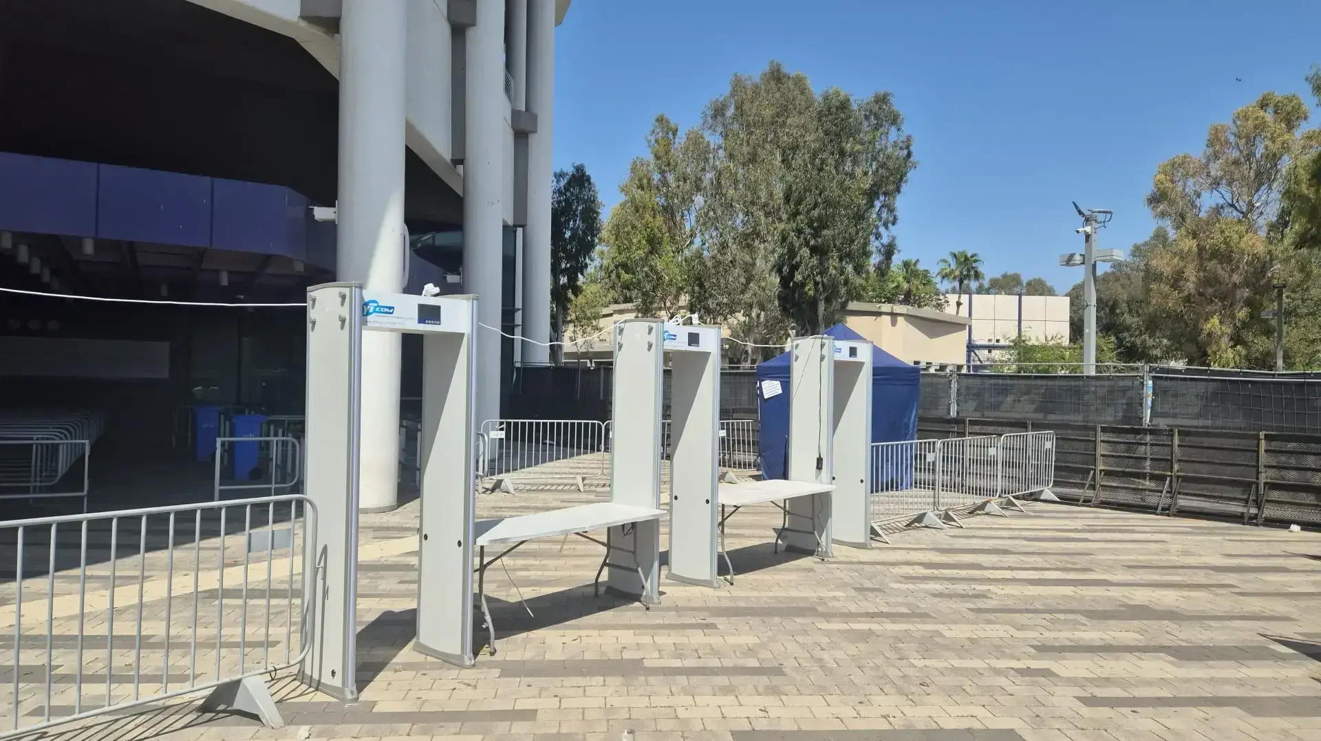 מגנומטרים, אצטדיון בלומפילד