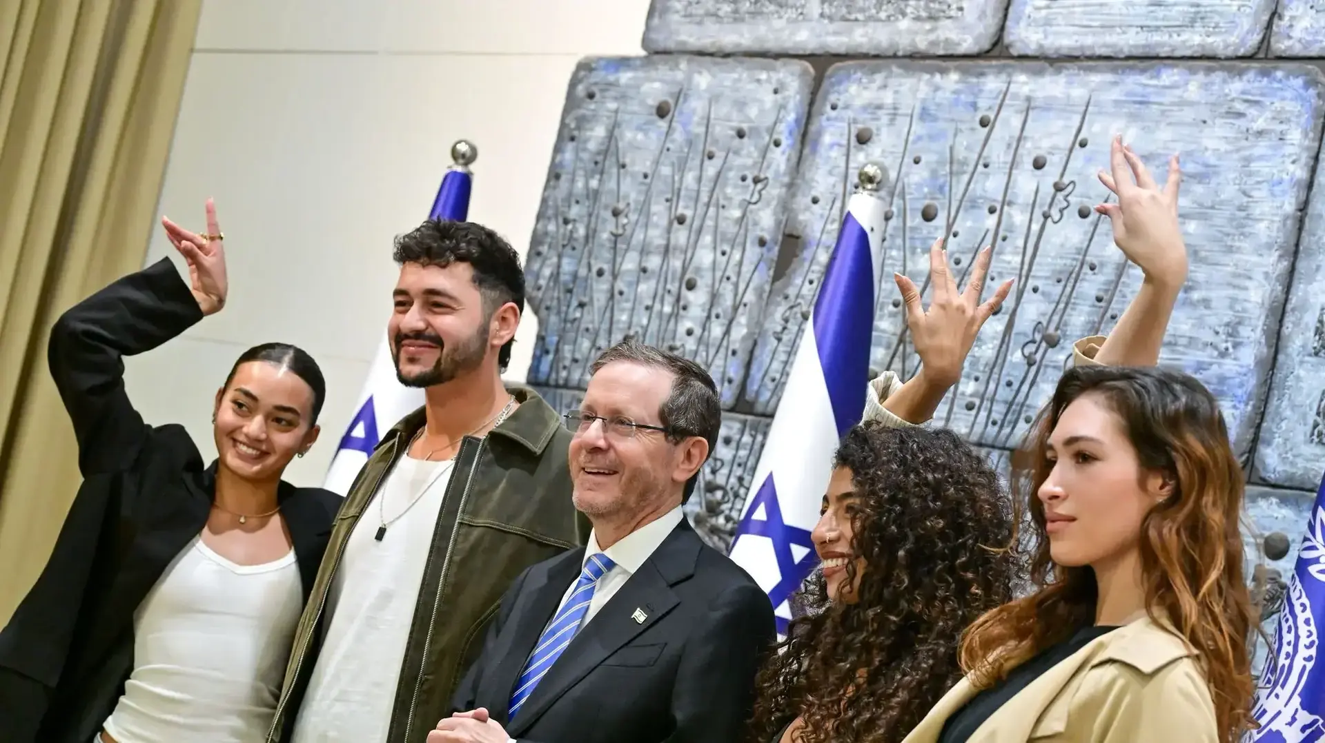 נשיא המדינה יצחק (בוז'י) הרצוג בפגישה עם נציג ישראל לאירוויזיון 2026, נועם בתן, בבית הנשיא, 18 במאי 2026