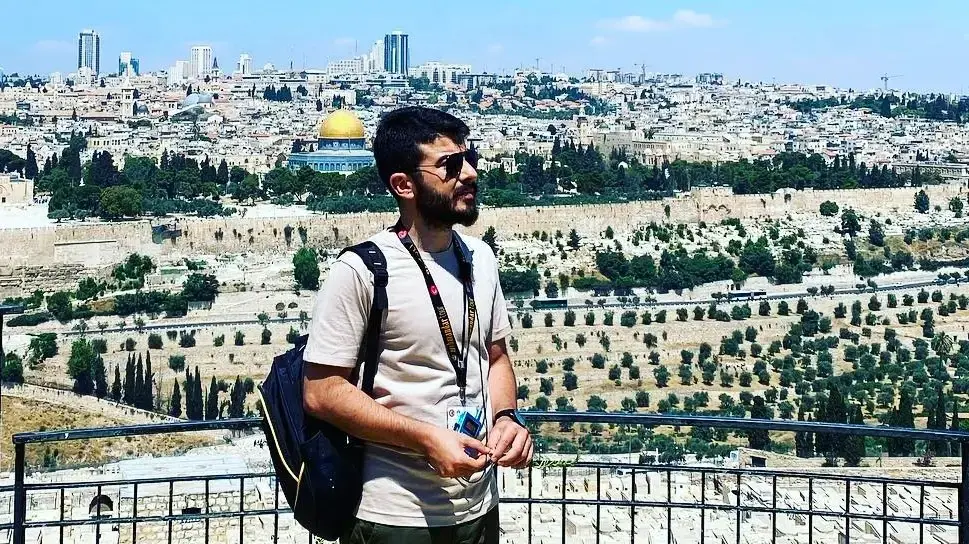 מדריך הטיולים הטורקי מוקאהיט אקבאל שסורב כניסה לארץ