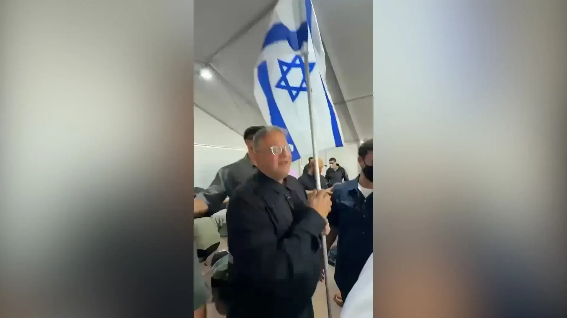 סיור של בן גביר ומירי רגב יחד עם לוחמי הכליאה וכוחות משטרה וצה״ל בנמל אשדוד בתפיסת פעילי המשט
