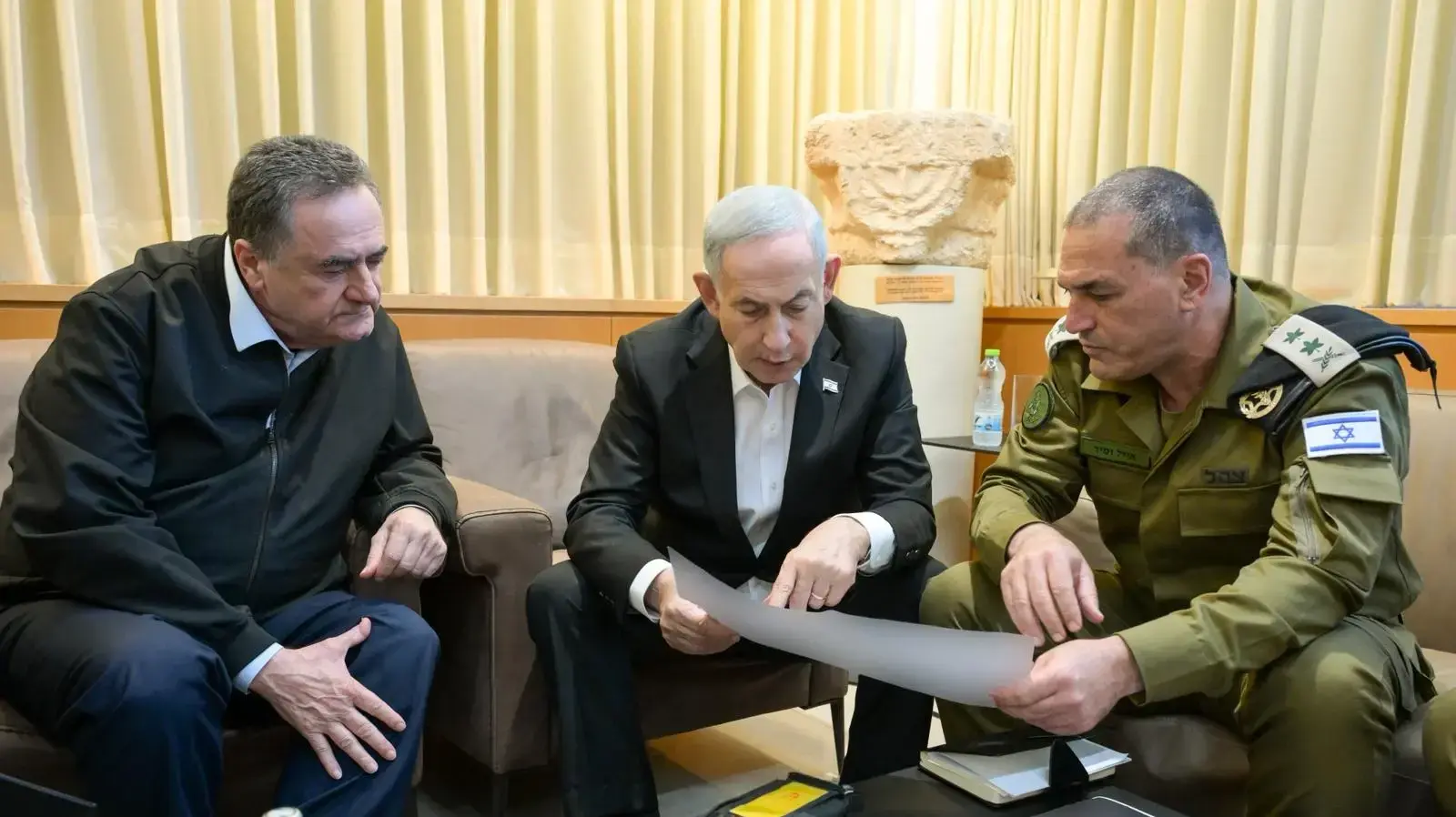 ראש הממשלה בנימין נתניהו עם שר הביטחון ישראל כ״ץ והרמטכ״ל רב-אלוף אייל זמיר, 26 במאי 2026