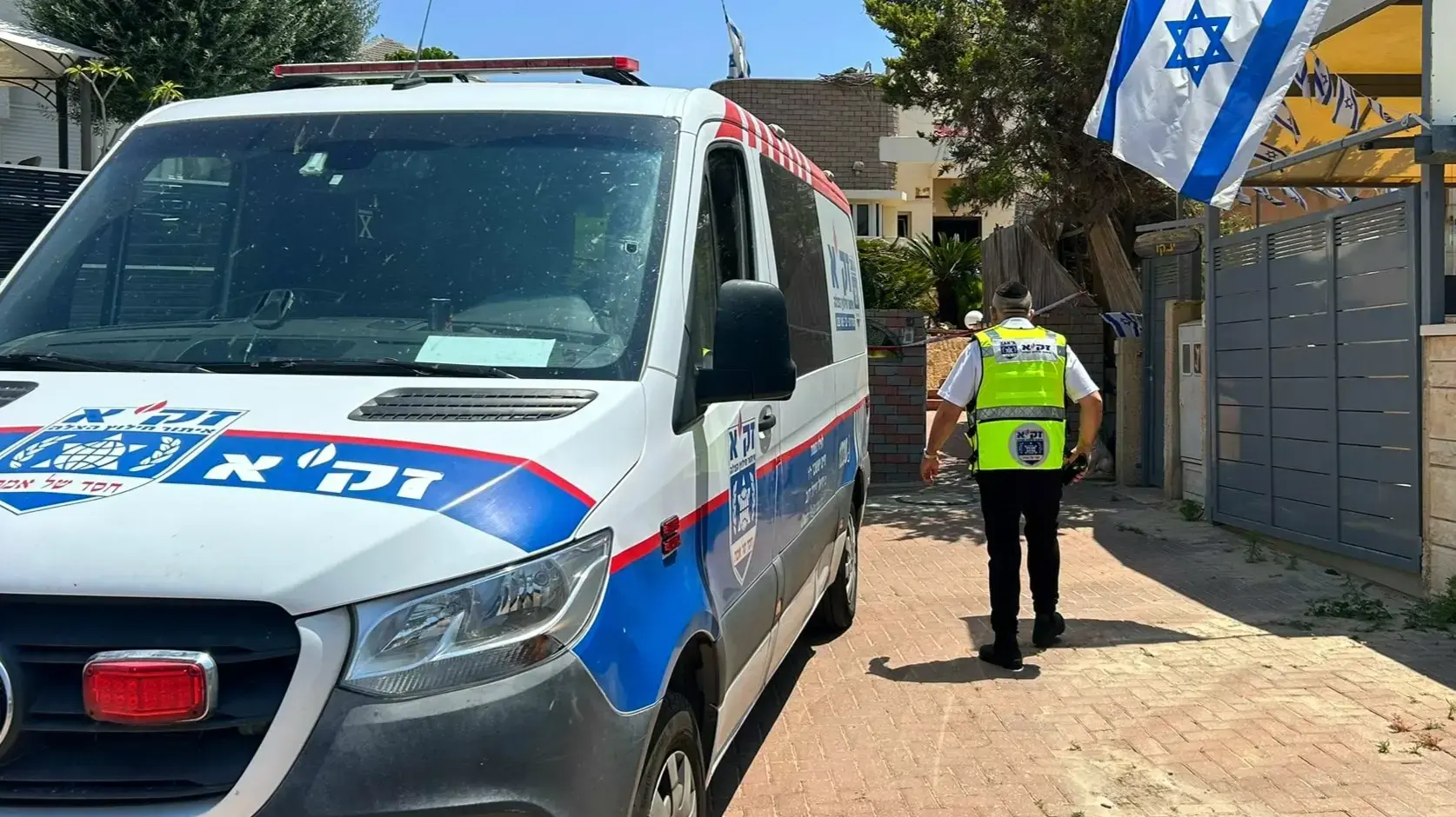 צוות זק״א מטפל בכבוד המת