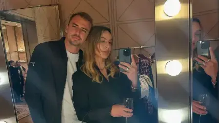 מייקל ואוד שוער נבחרת ניו זילנד עם ארוסתו זאנה רנטון מייקל ואוד שוער נבחרת ניו זילנד עם ארוסתו זאנה רנטון
