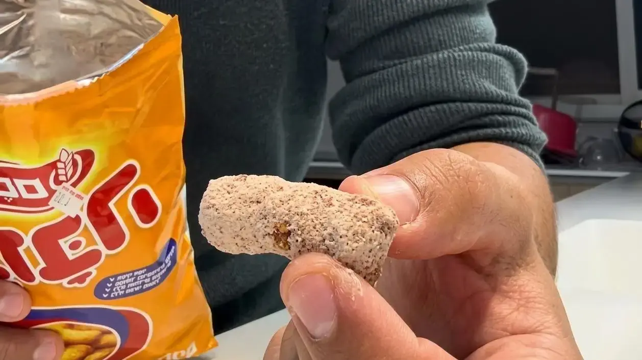 ביס מפתיע בטעמי שוקולד עדינים. במבה שוקולית
